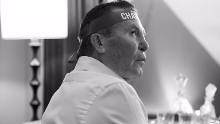 Julio César Chávez aborda su faceta más personal y la lucha contra las adicciones en la serie Chávez vs Chávez