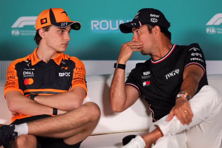 Checo Pérez sancionado por incidente con Oscar Piastri en la clasificación del GP de Azerbaiyán