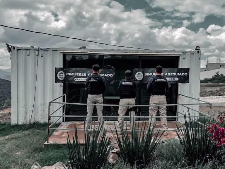 Fiscalía de Querétaro ejecuta siete cateos por fraude en desarrollos inmobiliarios irregulares