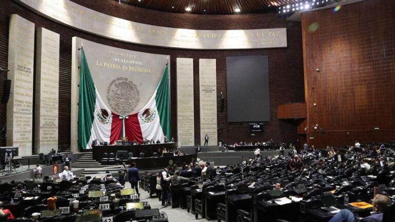 Comisión de San Lázaro aprueba dictamen que prohíbe la doble nacionalidad a aspirantes a la presidencia y gubernaturas