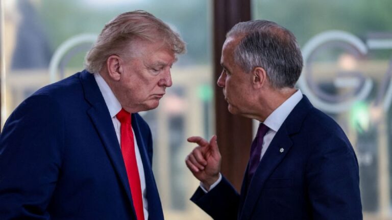 Estados Unidos prohíbe importación de lácteos, motos y alcohol procedentes de Canadá en escalada de la guerra comercial