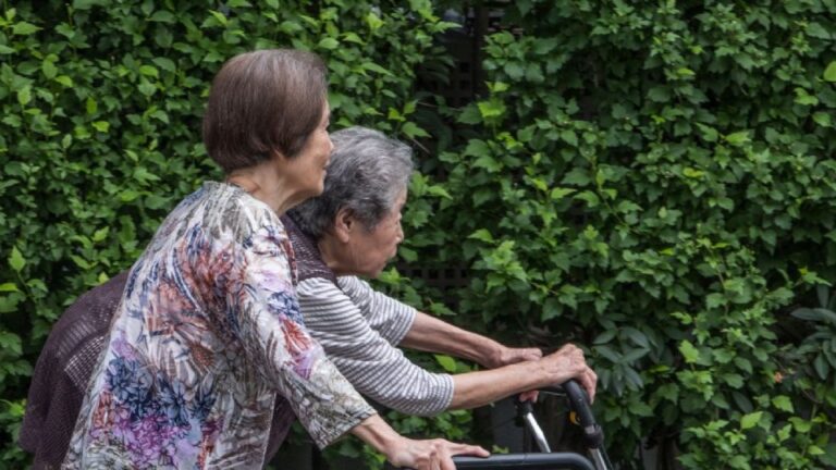 Japón alcanza récord histórico con más de 100 mil personas centenarias en 2026