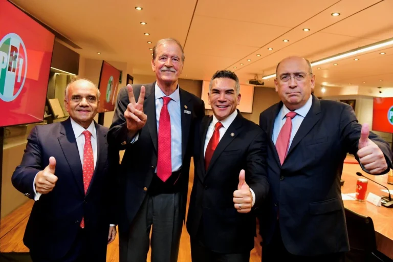 Vicente Fox y Alejandro Moreno abordan la creación de un frente opositor en la sede del PRI