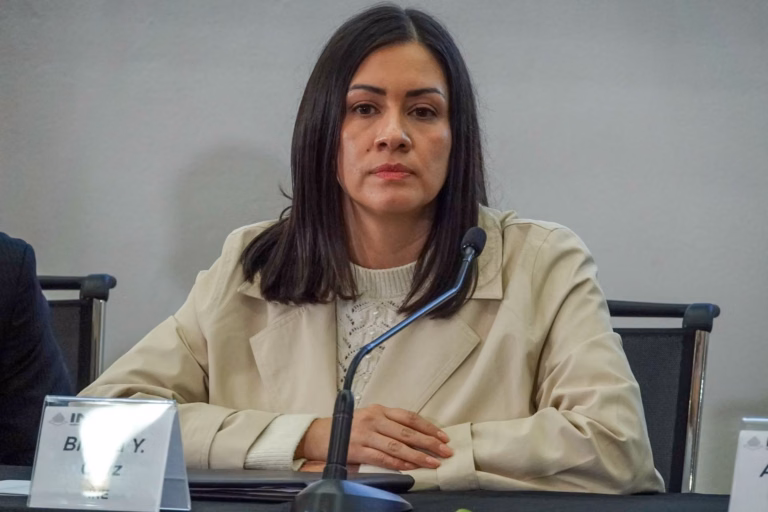 Blanca Cruz asume la presidencia provisional del INE y promete limpieza institucional tras la salida de Guadalupe Taddei