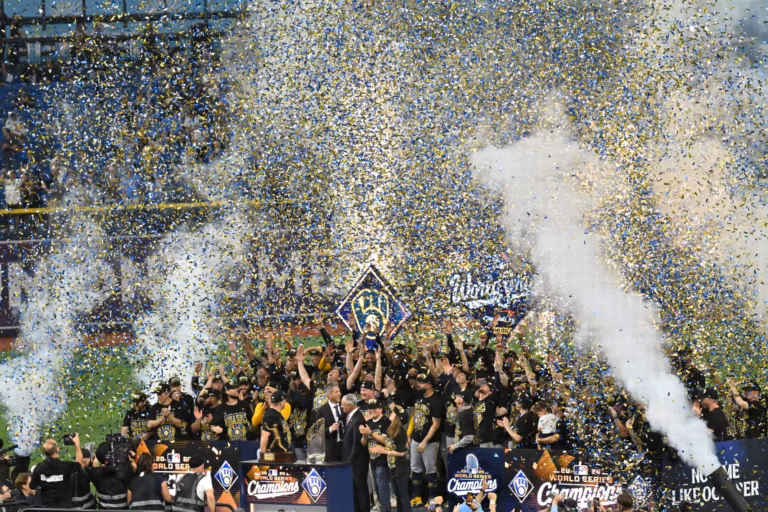 Destapen las chelas: Brewers derrotan a Rays y conquistan la primera Serie Mundial de su historia