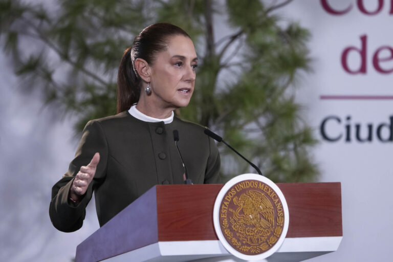 Claudia Sheinbaum desestima marcha del IMSS y señala oportunismo de partidos políticos