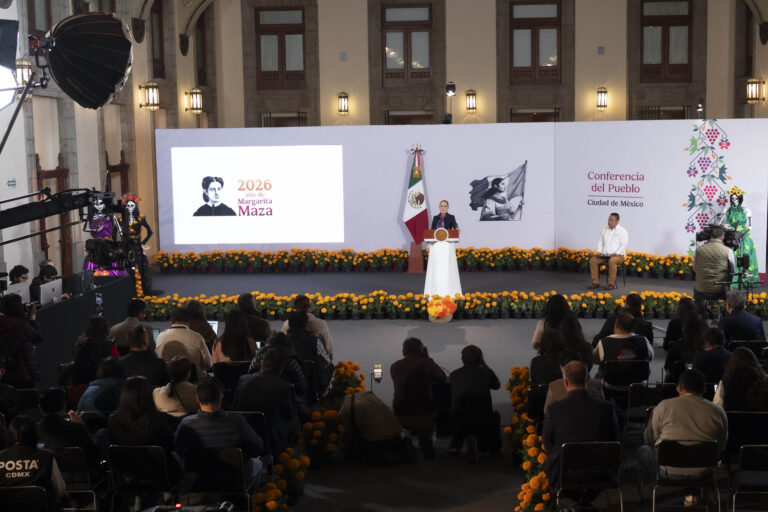Sheinbaum acusa a Lorenzo Córdova y Guadalupe Taddei de consolidar duopolio en material electoral