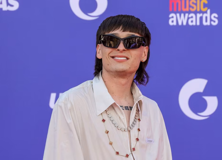 Peso Pluma triunfa con cuatro galardones en los Premios Billboard de la Música Latina 2026