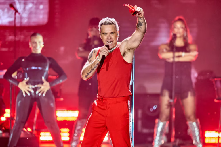 Robbie Williams se presenta en el Palacio de los Deportes con su Britpop World Tour