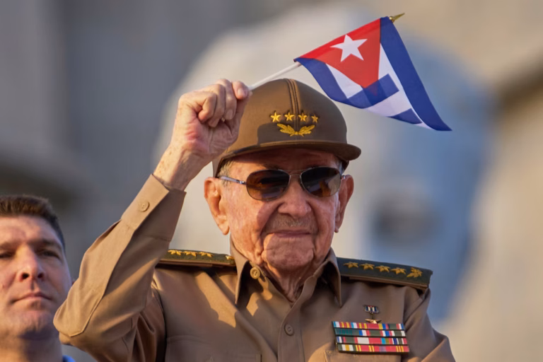 Jueza de Miami emite orden de arresto contra Raúl Castro por el derribo de aviones de Hermanos al Rescate en 1996