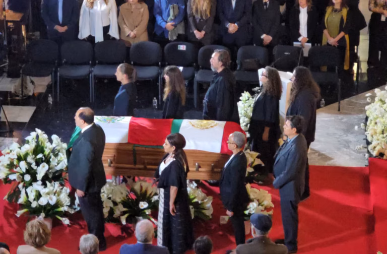 Rinden homenaje a Cuauhtémoc Cárdenas en Bellas Artes: Sheinbaum adelanta que sus restos irán a la Rotonda de las Personas Ilustres