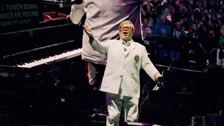 Elton John se despide de México con emotivo mensaje tras sus conciertos en la capital
