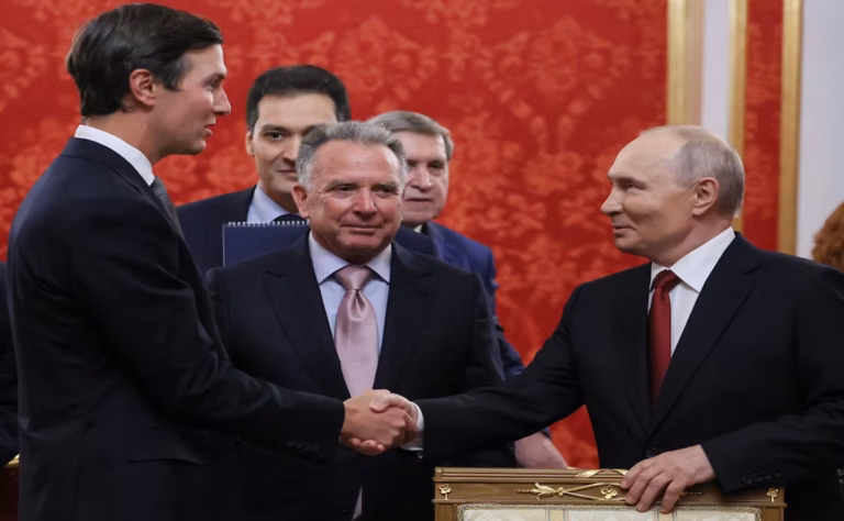 Vladímir Putin acepta reanudar negociaciones de paz con Ucrania en noviembre con mediación de EU
