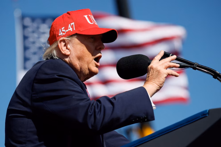 Donald Trump elogia a Claudia Sheinbaum durante mitin en Arizona y destaca su “voz hermosa”