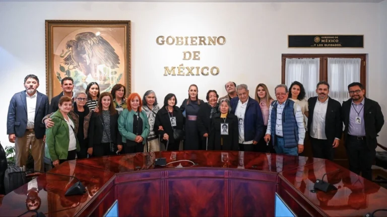 Claudia Sheinbaum recibe al Comité Eureka a 58 años de la matanza de Tlatelolco y promete dar seguimiento a sus demandas
