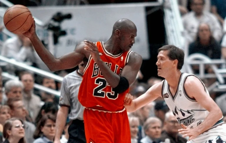 Camiseta de Michael Jordan de 1998 impone récord histórico de 14 millones de dólares