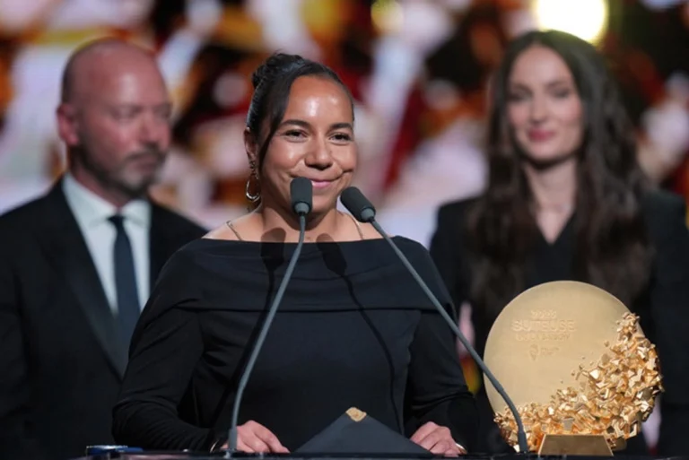 Charlyn Corral gana el premio a Delantera del Año en la gala del Balón de Oro 2026