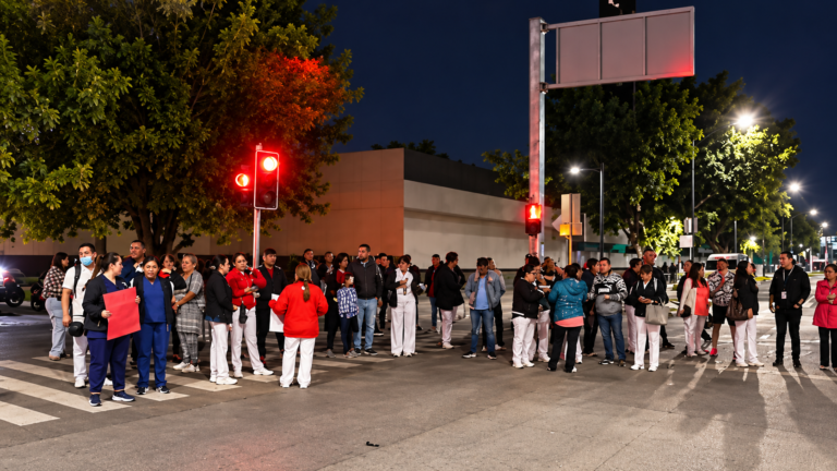 Trabajadores del IMSS en Querétaro se suman a protesta nacional por mejoras salariales y laborales