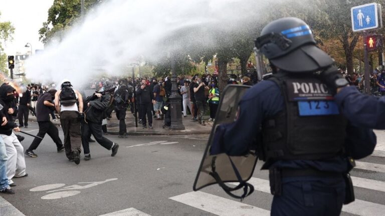 Protestas estudiantiles en Francia movilizan a más de 250 mil personas y dejan cerca de 500 detenidos