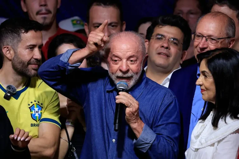 Luiz Inácio Lula da Silva vence a Flávio Bolsonaro en un histórico cierre de segunda vuelta en Brasil